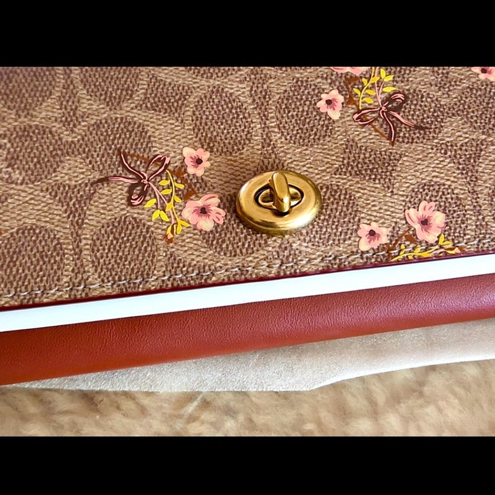 NWT & Packaging COACH FLORAL LG ENVELOPE WALLET - Picture 2 of 6